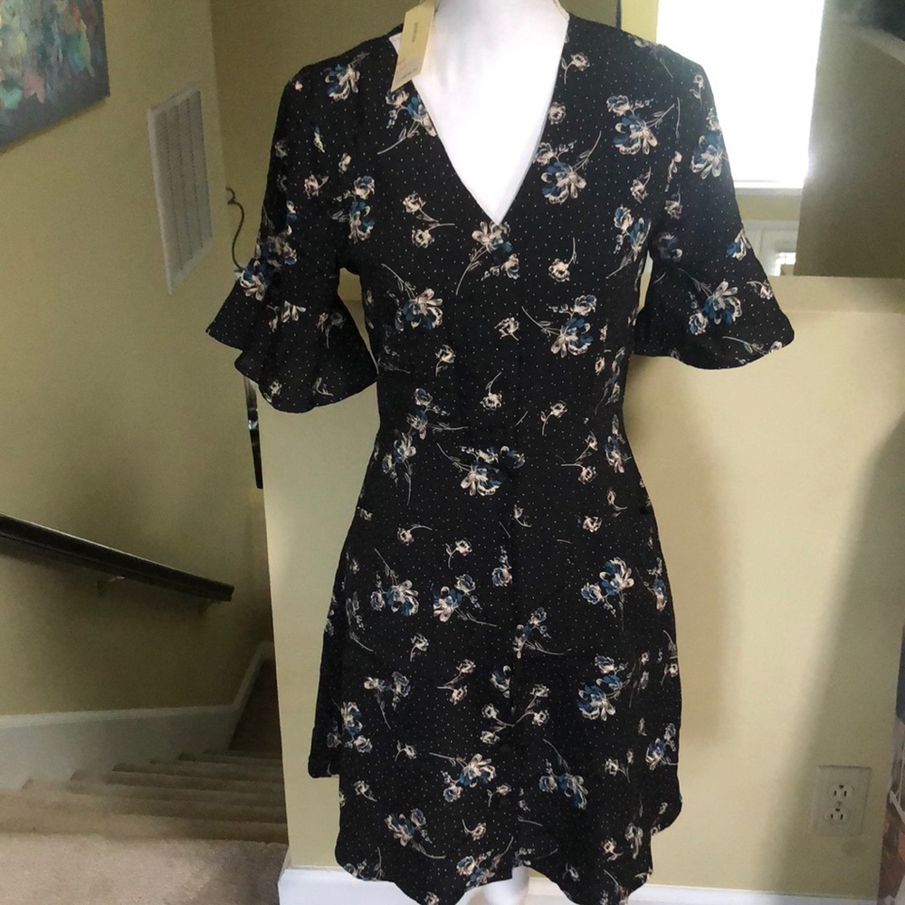 Jondie Dress Vintage  style with pockets black tan and blue floral size Small.